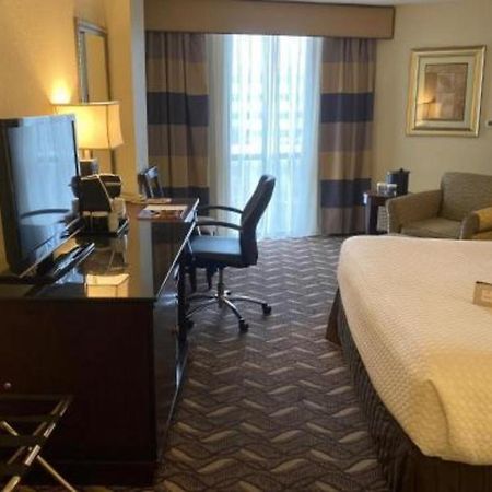 Radisson Hotel Austin - University Экстерьер фото