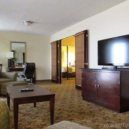 Radisson Hotel Austin - University Экстерьер фото