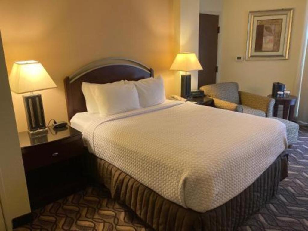 Radisson Hotel Austin - University Экстерьер фото