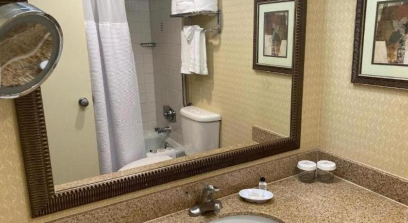 Radisson Hotel Austin - University Экстерьер фото