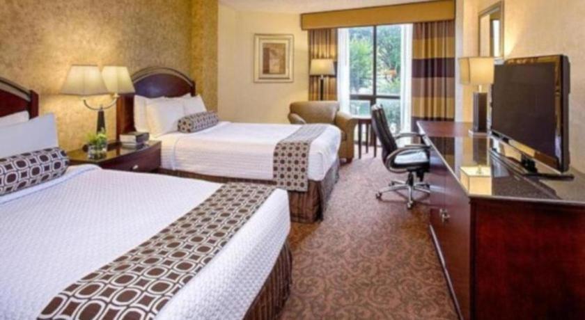 Radisson Hotel Austin - University Экстерьер фото