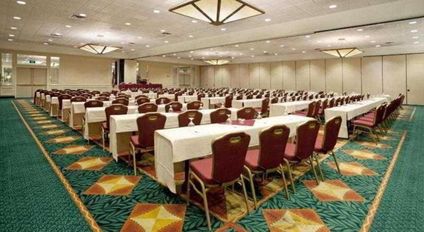 Radisson Hotel Austin - University Экстерьер фото
