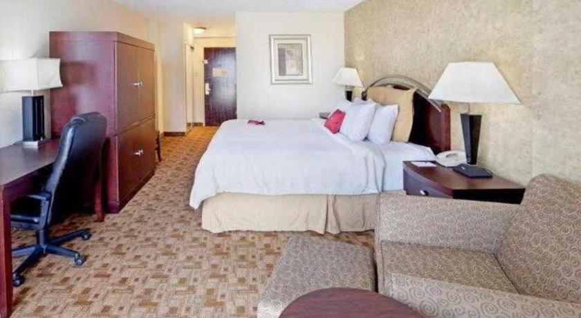 Radisson Hotel Austin - University Экстерьер фото