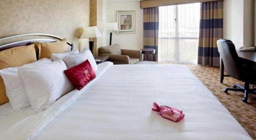 Radisson Hotel Austin - University Экстерьер фото