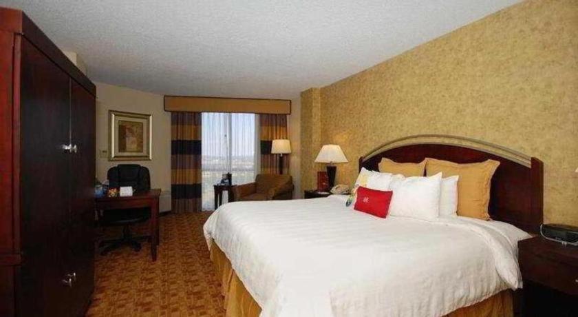 Radisson Hotel Austin - University Экстерьер фото