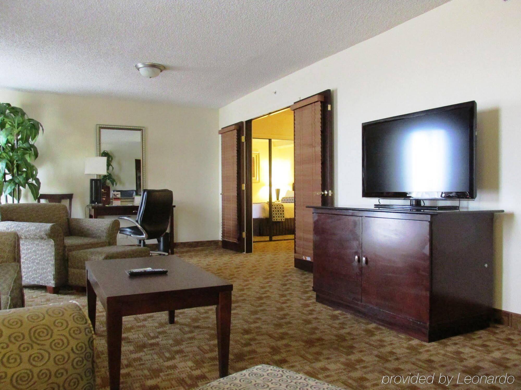 Radisson Hotel Austin - University Экстерьер фото